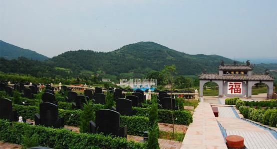 12、燃灯寺公墓风采.jpg